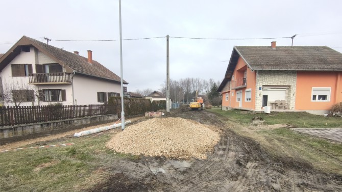 Započela rekonstrukcija pješačke staze