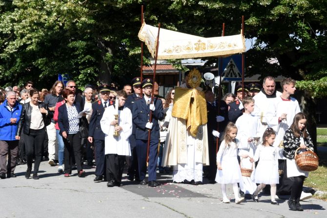 Vatrogasci u Tijelovskoj procesiji