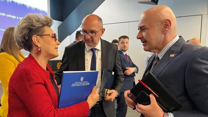 Potpisani ugovori o dodjeli bespovratnih sredstava u okviru Poziva „Širenje mreže socijalnih usluga u zajednici“