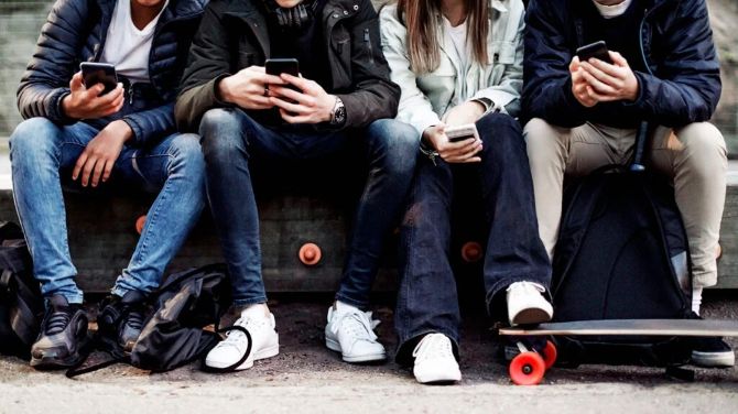 IZMEĐU KORISTI I OVISNOSTI: Tamna strana interneta