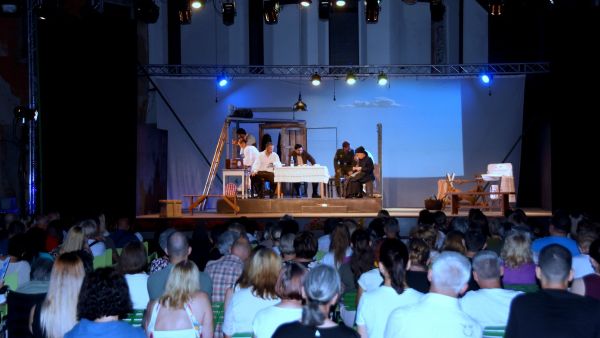 Kultna drama „Sokol ga nije volio“ oduševila valpovačku publiku