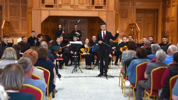 Valpovački tamburaški orkestar oduševio publiku u Palači Gutmann